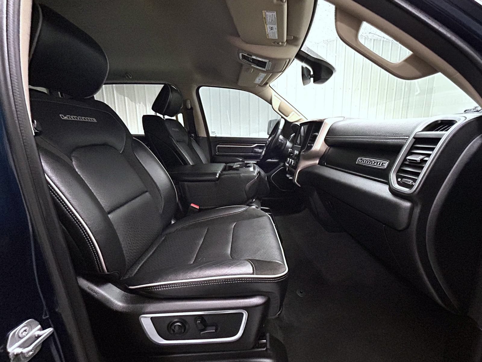 Used 2020 RAM 1500 Laramie AWD/4WD image 15