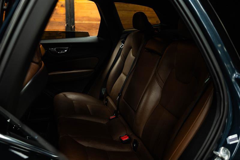 Used 2022 Volvo XC60 T8 Inscription image 11