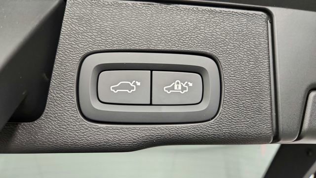Certified 2026 Volvo XC60 B5 Ultra w/ Protection Package Premier AWD/4WD image 55