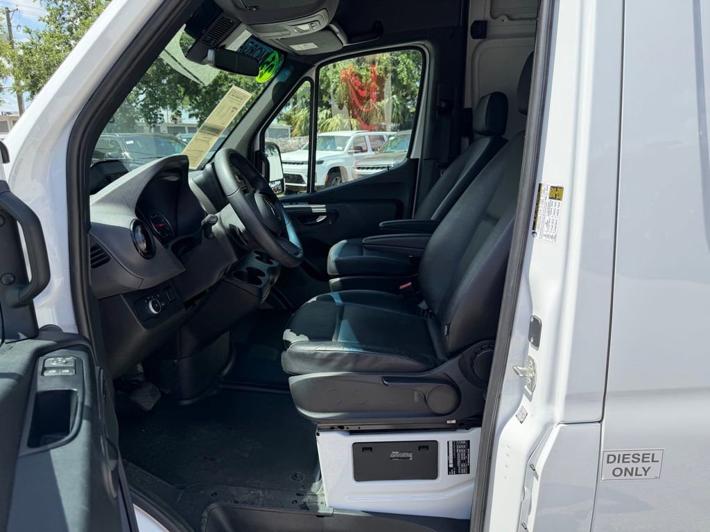 Used 2025 Mercedes-Benz Sprinter 2500 image 16