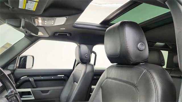 Used 2024 Land Rover Defender 110 S image 31