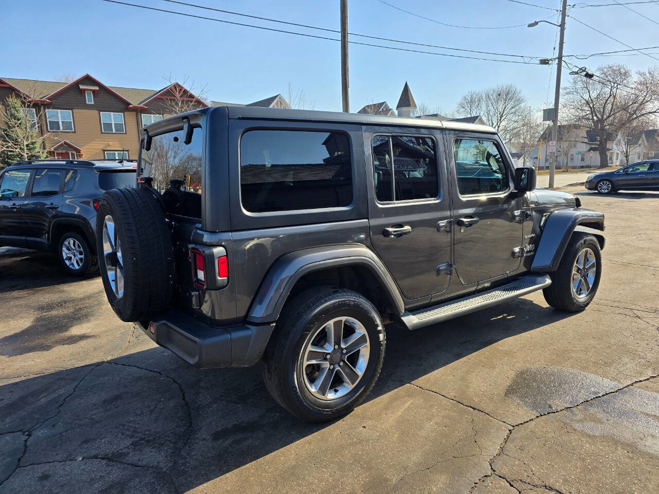 Used 2019 Jeep Wrangler Unlimited Sahara image 7