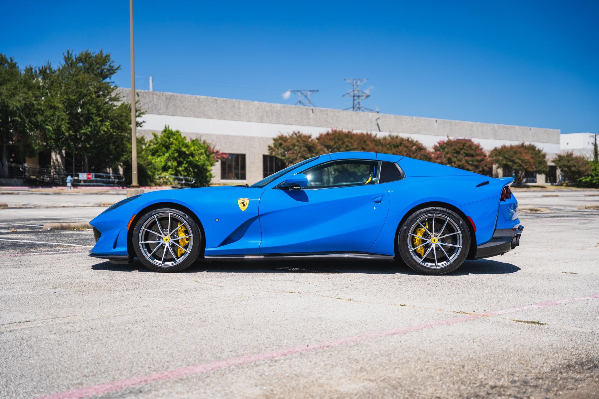 Used 2022 Ferrari 812 GTS RWD image 25