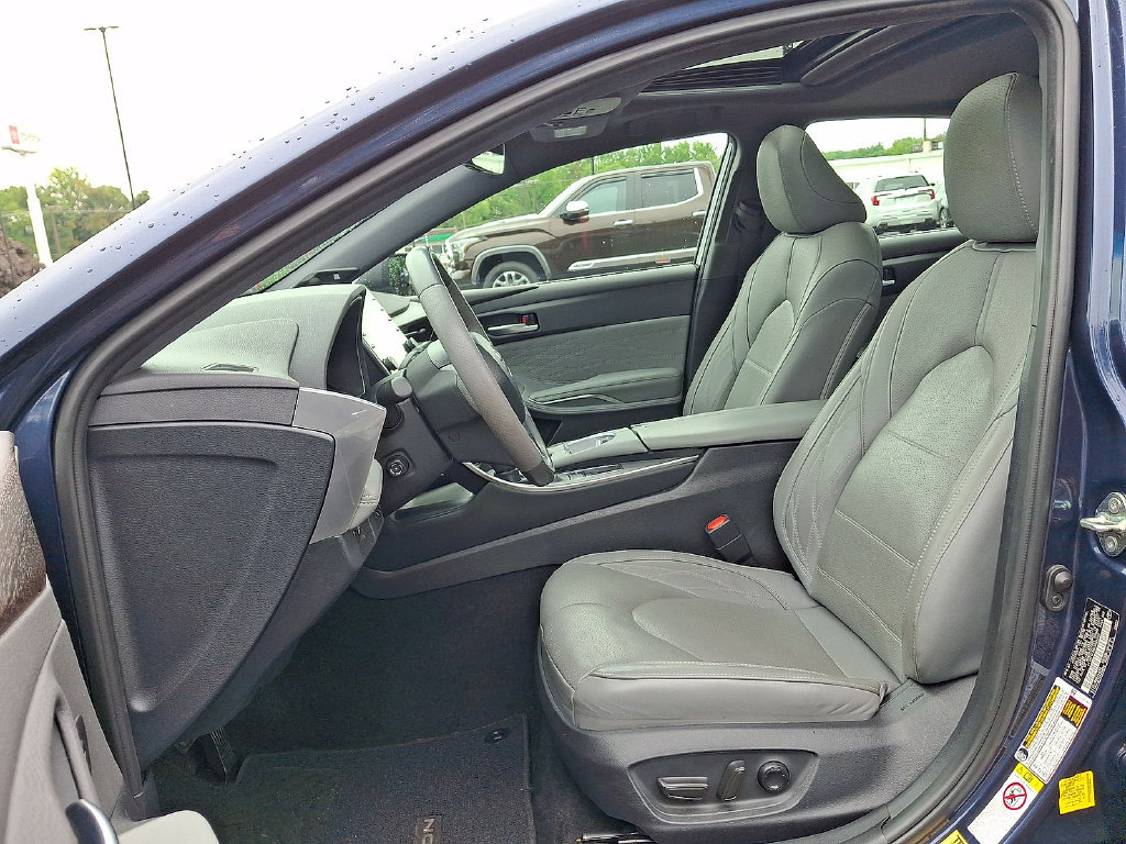 Used 2019 Toyota Avalon Limited w/ Advanced Safety Package FWD image 15