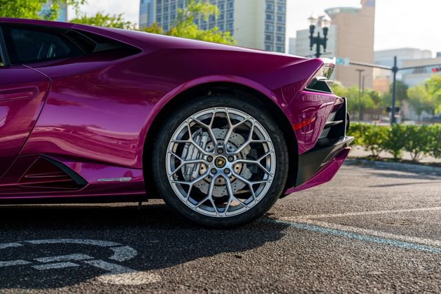 Used 2022 Lamborghini Huracan EVO RWD image 9