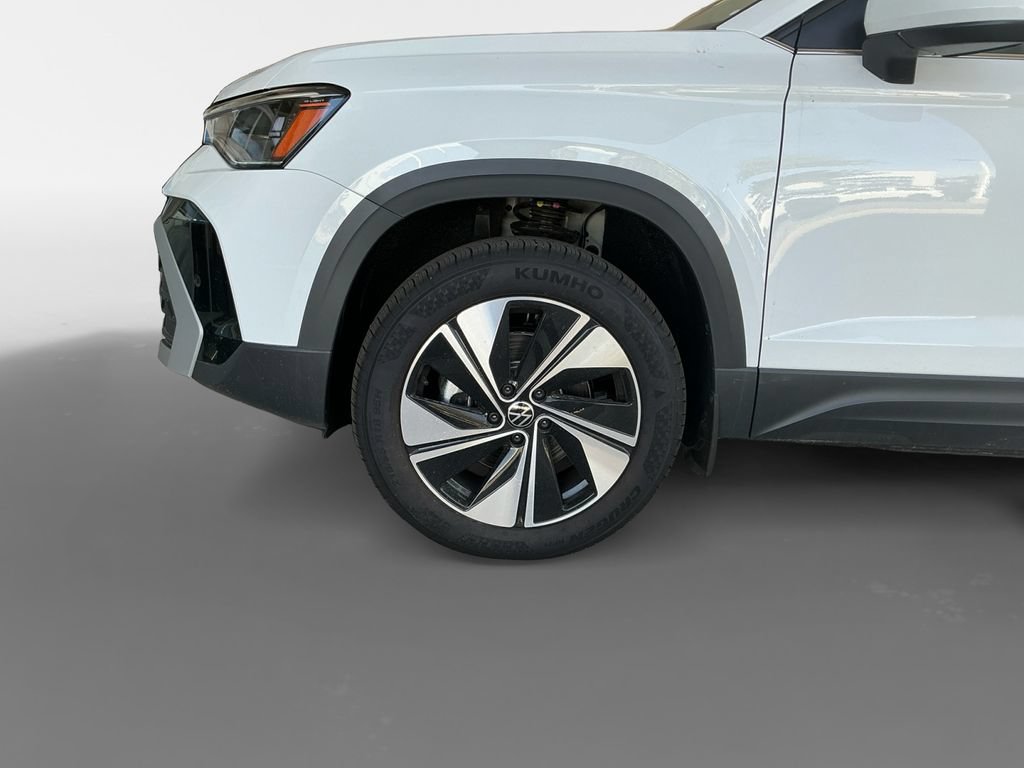 Certified 2025 Volkswagen Taos SE w/ Panoramic Sunroof Package AWD/4WD image 14