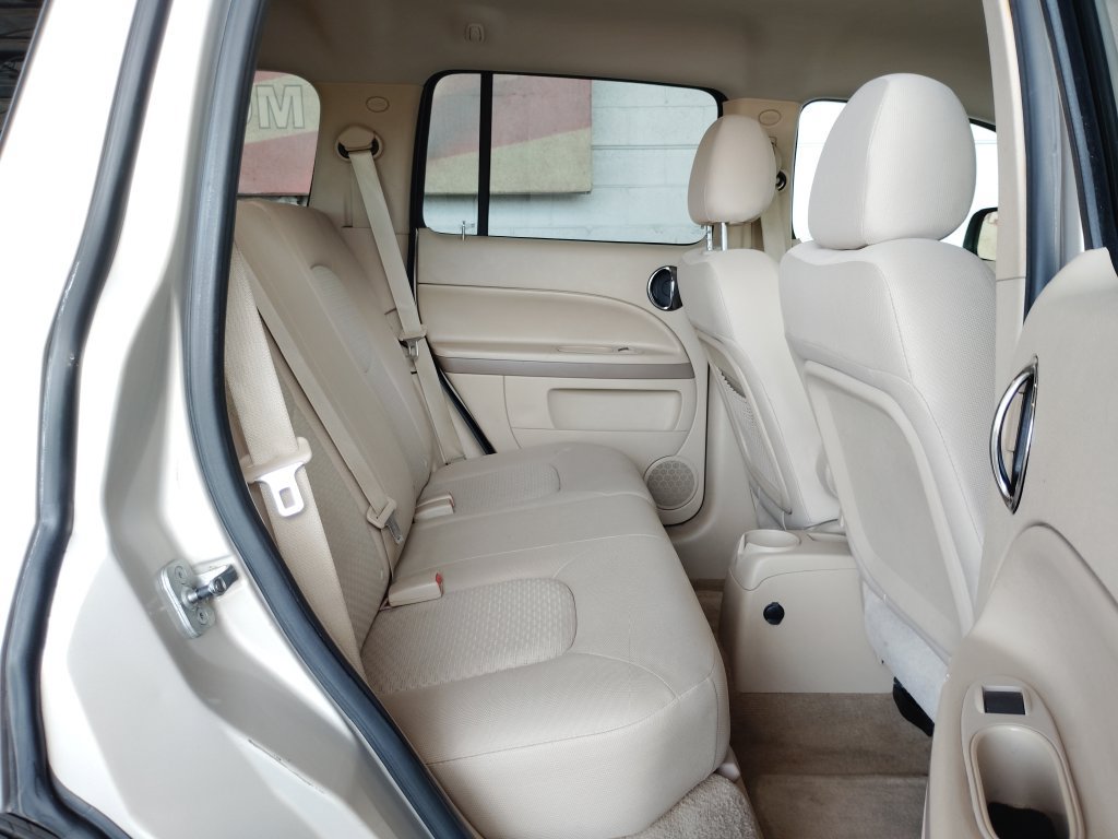 Used 2009 Chevrolet HHR LS FWD image 17