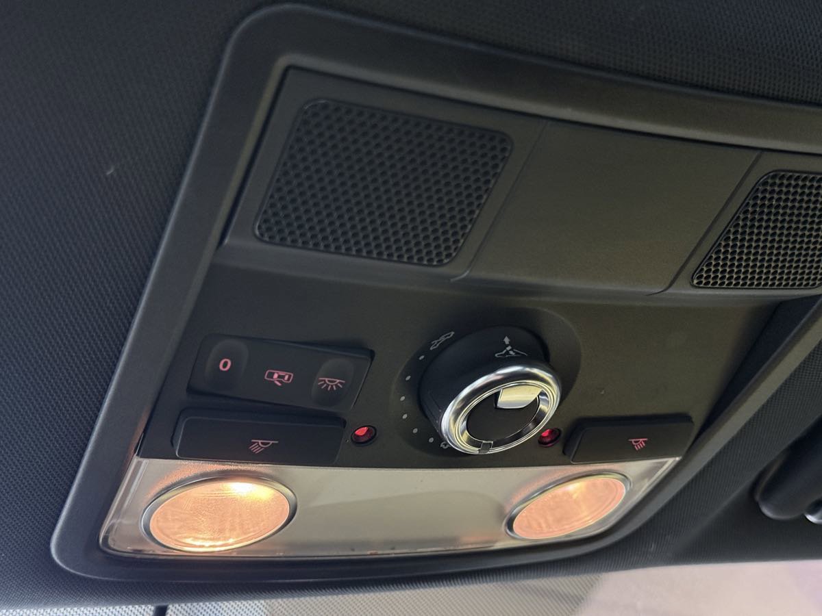 Used 2013 Volkswagen Beetle 2.5 image 48