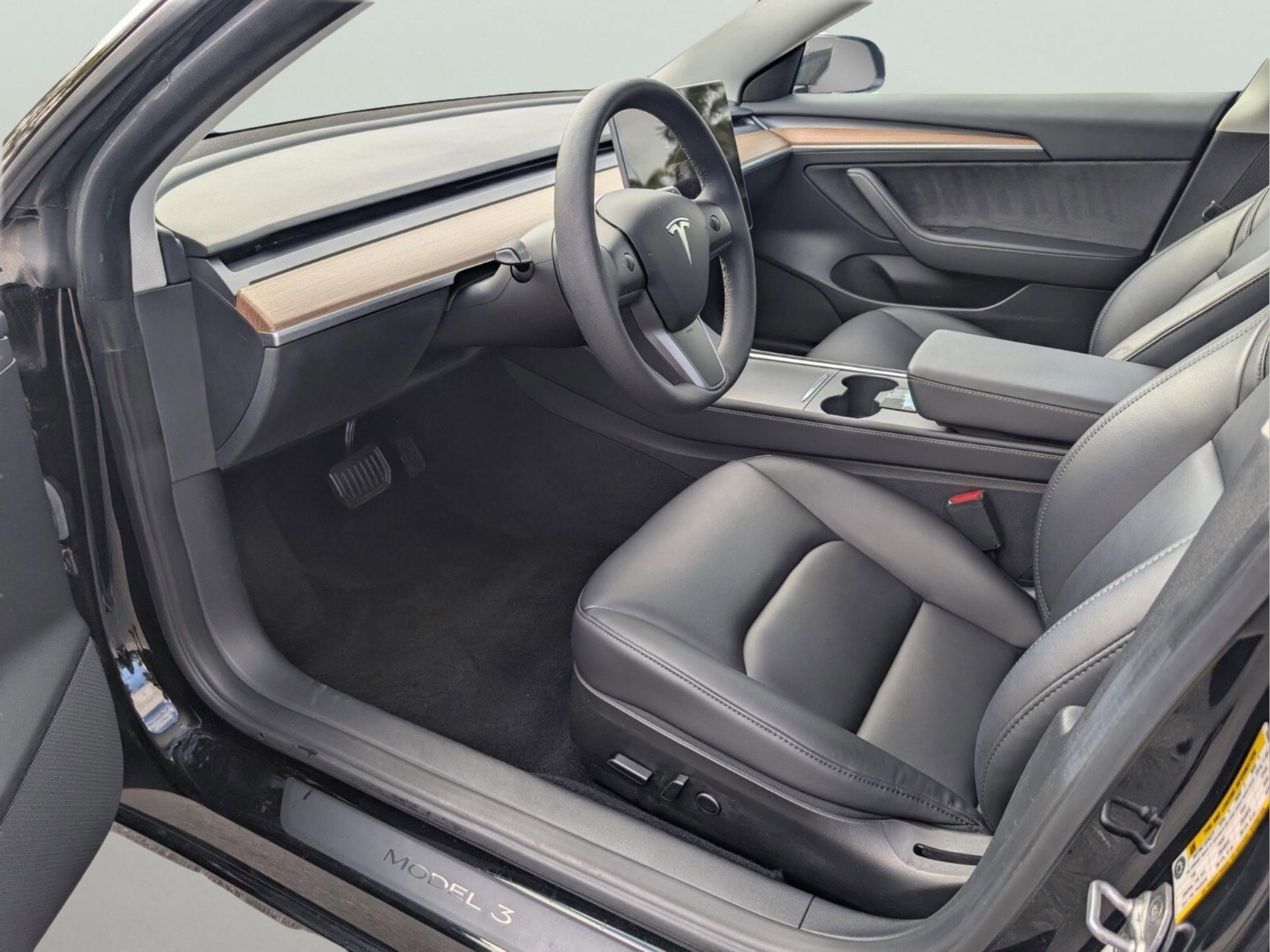 Used 2023 Tesla Model 3 Standard Range image 11