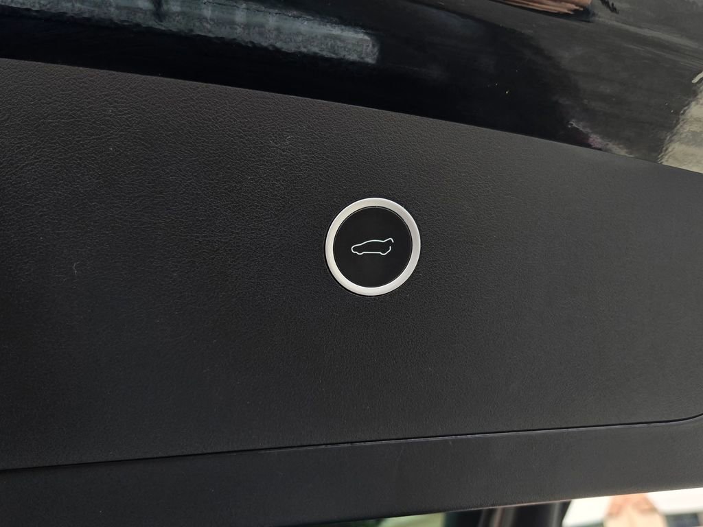 Used 2018 Tesla Model X P100D image 33