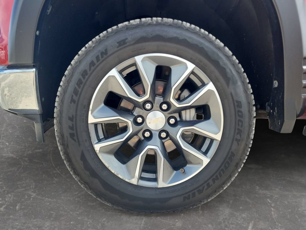 Used 2024 Chevrolet Silverado 1500 LT w/ Z71 Off-Road Package AWD/4WD image 9