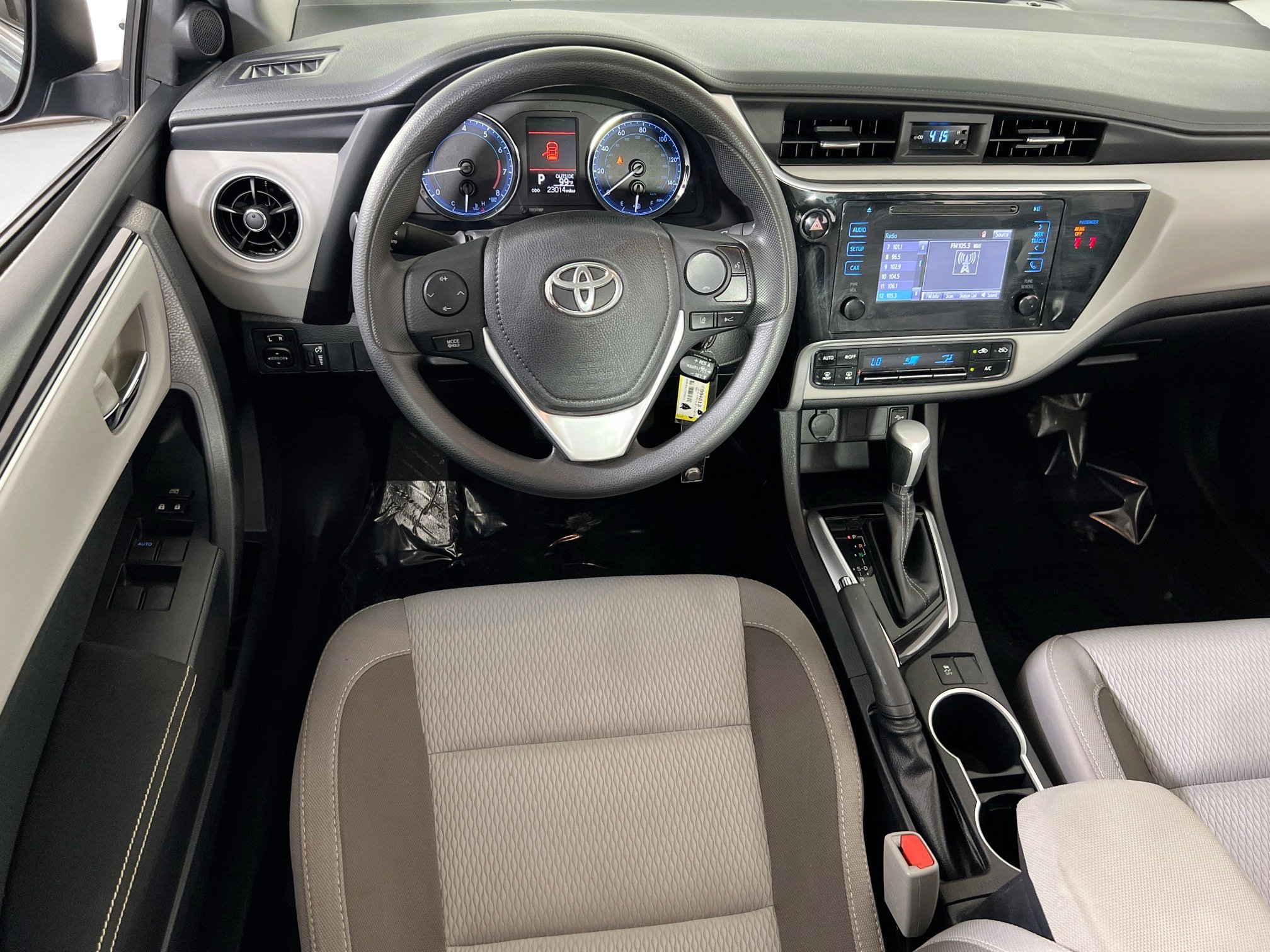 Used 2018 Toyota Corolla LE FWD image 20