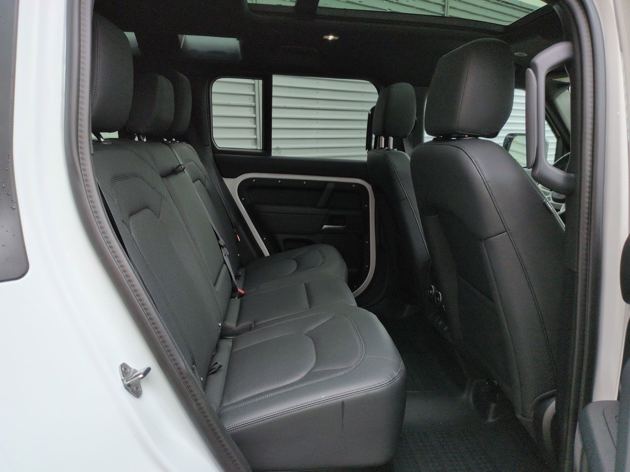 Used 2025 Land Rover Defender 110 S image 30