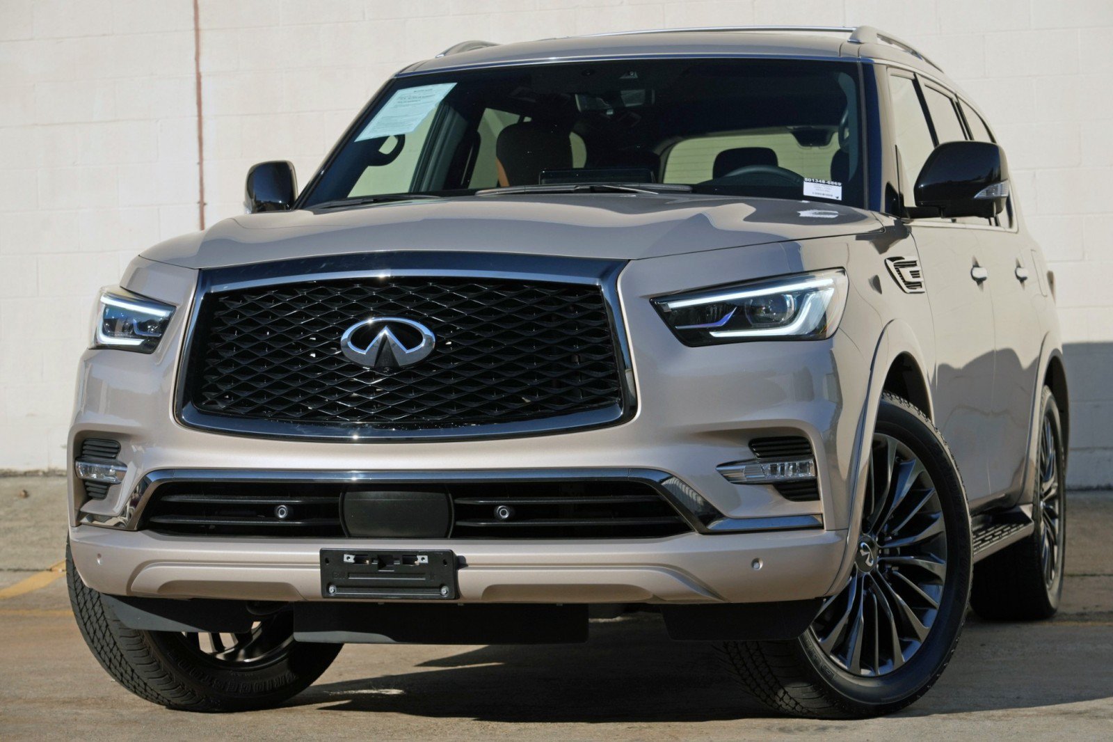 Used 2024 INFINITI QX80 Sensory AWD/4WD image 3