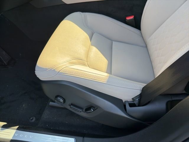 New 2026 Volvo XC90 B6 Plus w/ Protection Package Premier AWD/4WD image 18