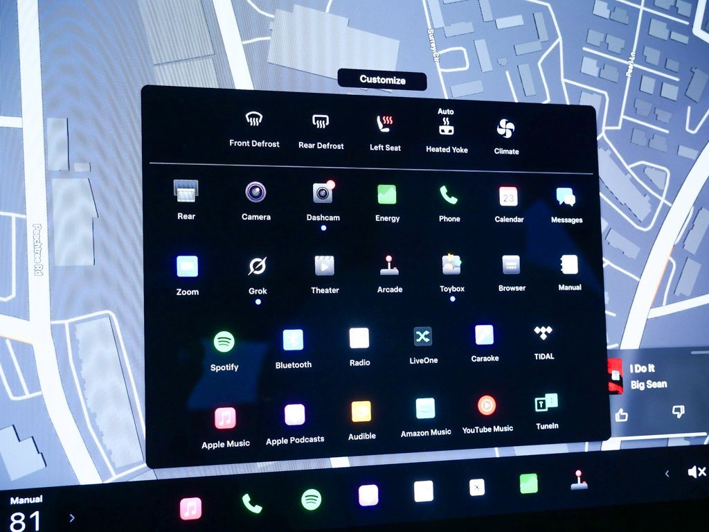 Used 2022 Tesla Model S Plaid image 14