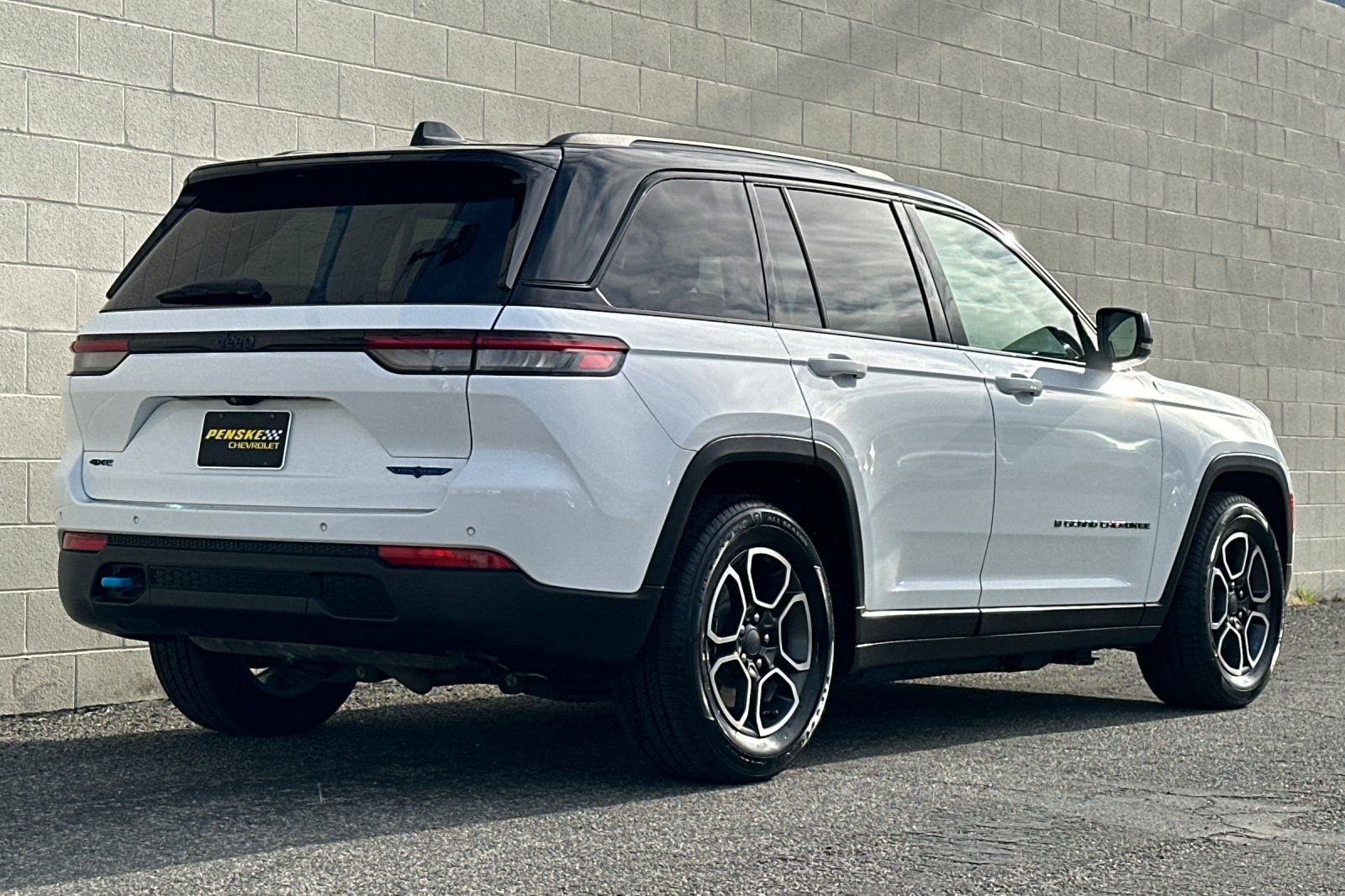 Used 2023 Jeep Grand Cherokee Trailhawk image 4