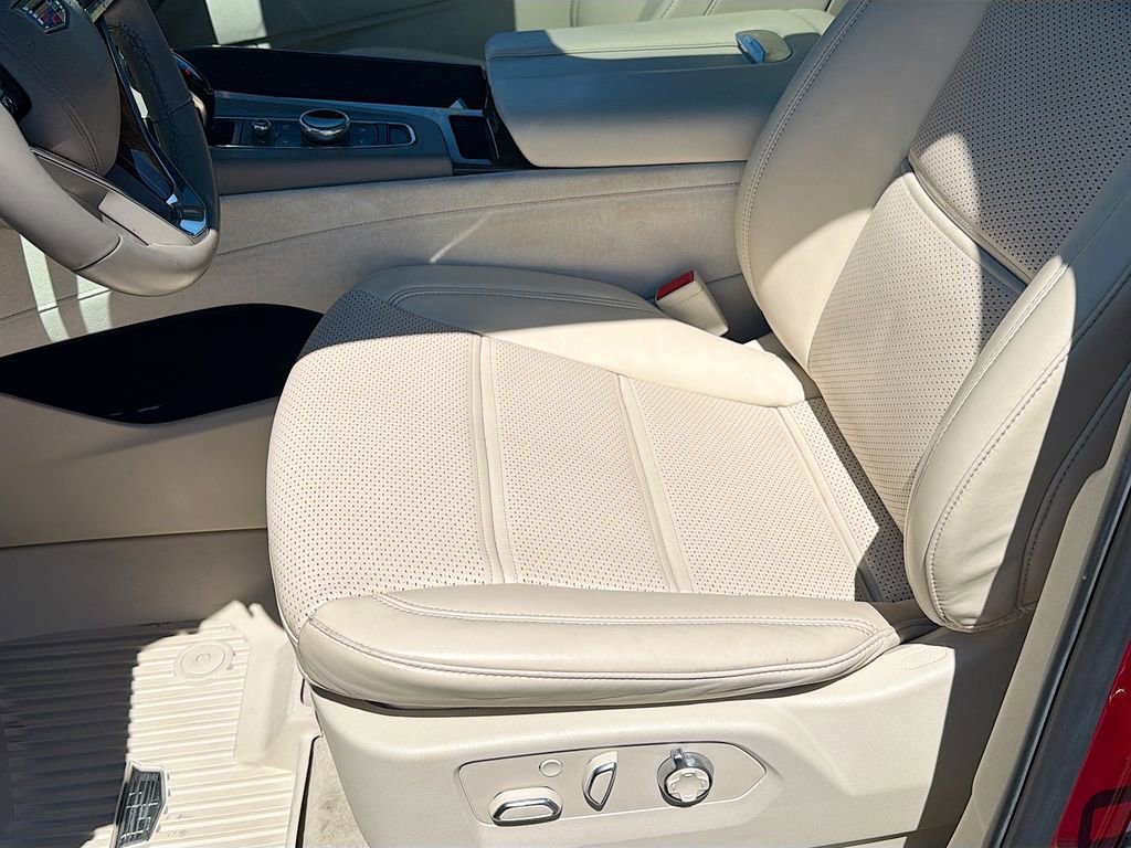 Used 2021 Cadillac Escalade Premium Luxury Platinum w/ Heavy-Duty Trailer Package image 19