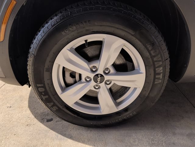 Used 2022 Kia Sorento LX AWD/4WD image 23