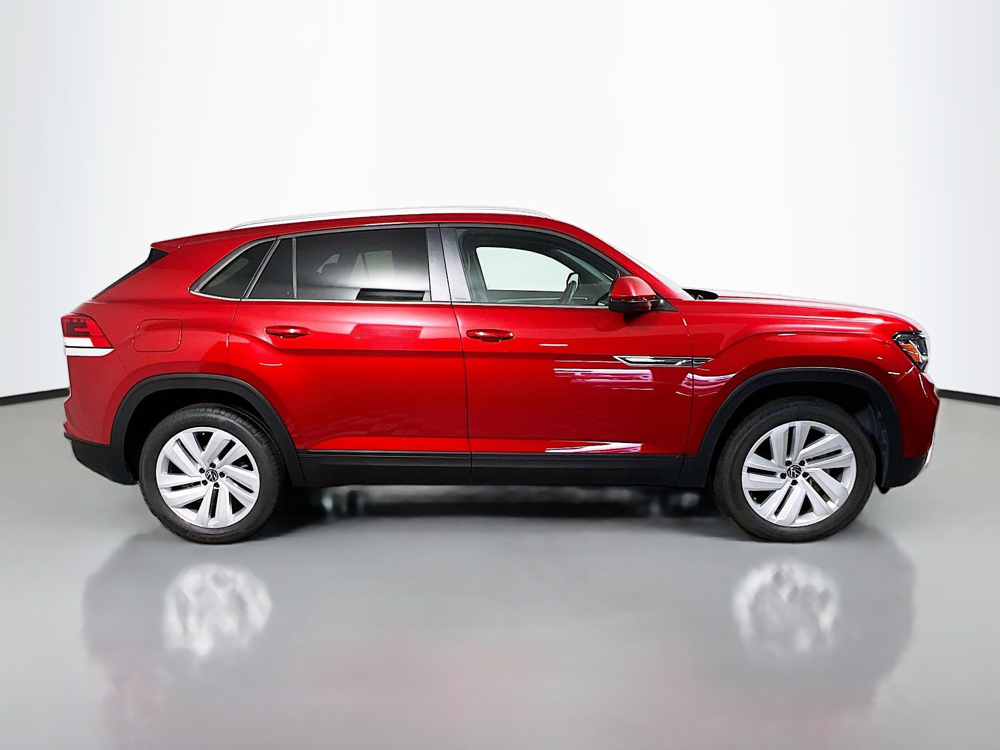 Used 2021 Volkswagen Atlas Cross Sport SE FWD image 3