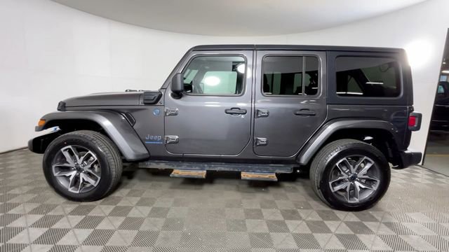 Used 2024 Jeep Wrangler Unlimited w/ Convenience Group AWD/4WD image 9