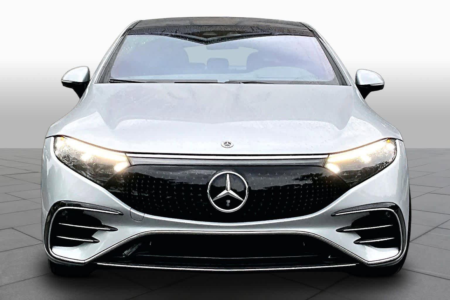 Used 2022 Mercedes-Benz EQS 580 4MATIC Sedan image 3