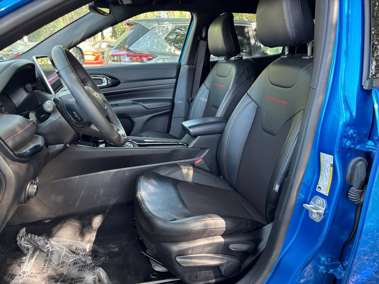 Used 2025 Jeep Compass Trailhawk AWD/4WD image 25