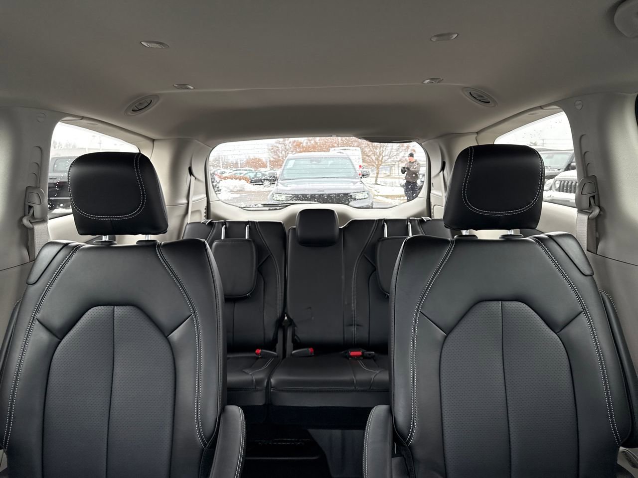 Used 2024 Chrysler Pacifica Touring-L image 27