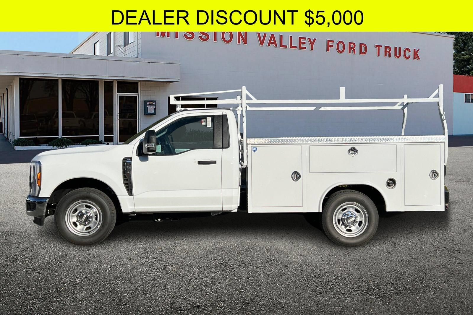 New 2025 Ford F350 XL w/ XL Chrome Package RWD image 7