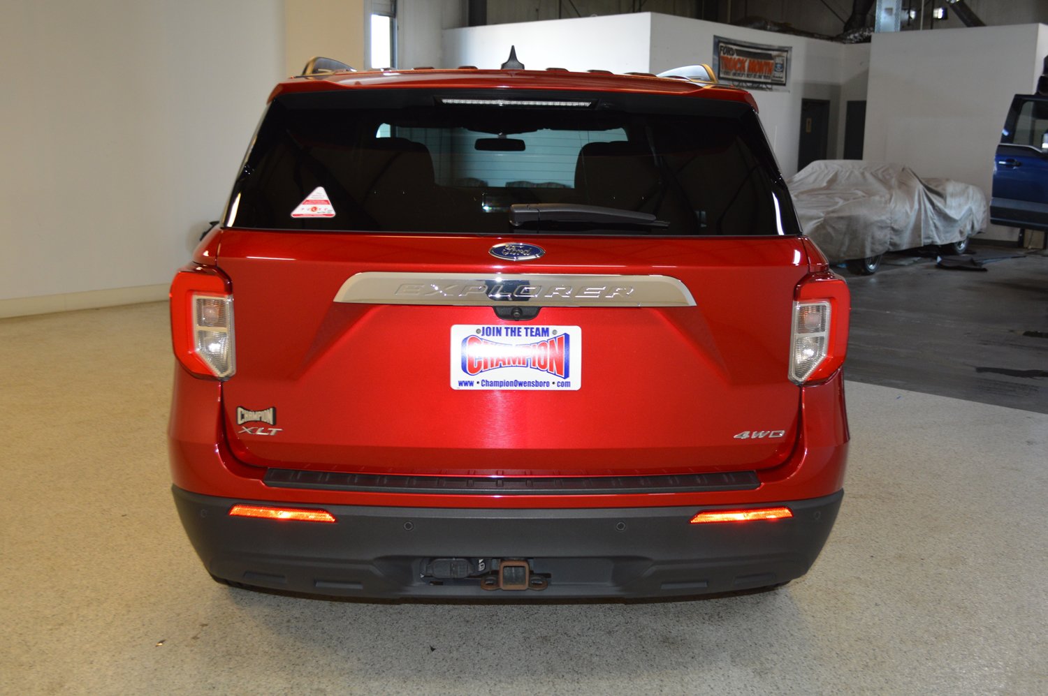 Used 2021 Ford Explorer XLT w/ Class III Trailer Tow Package AWD/4WD image 4
