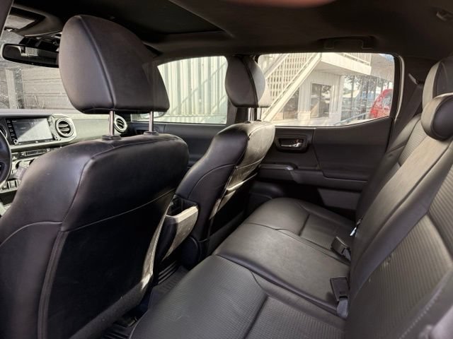 Used 2020 Toyota Tacoma TRD Off-Road w/ TRD Premium Off Road Package AWD/4WD image 15
