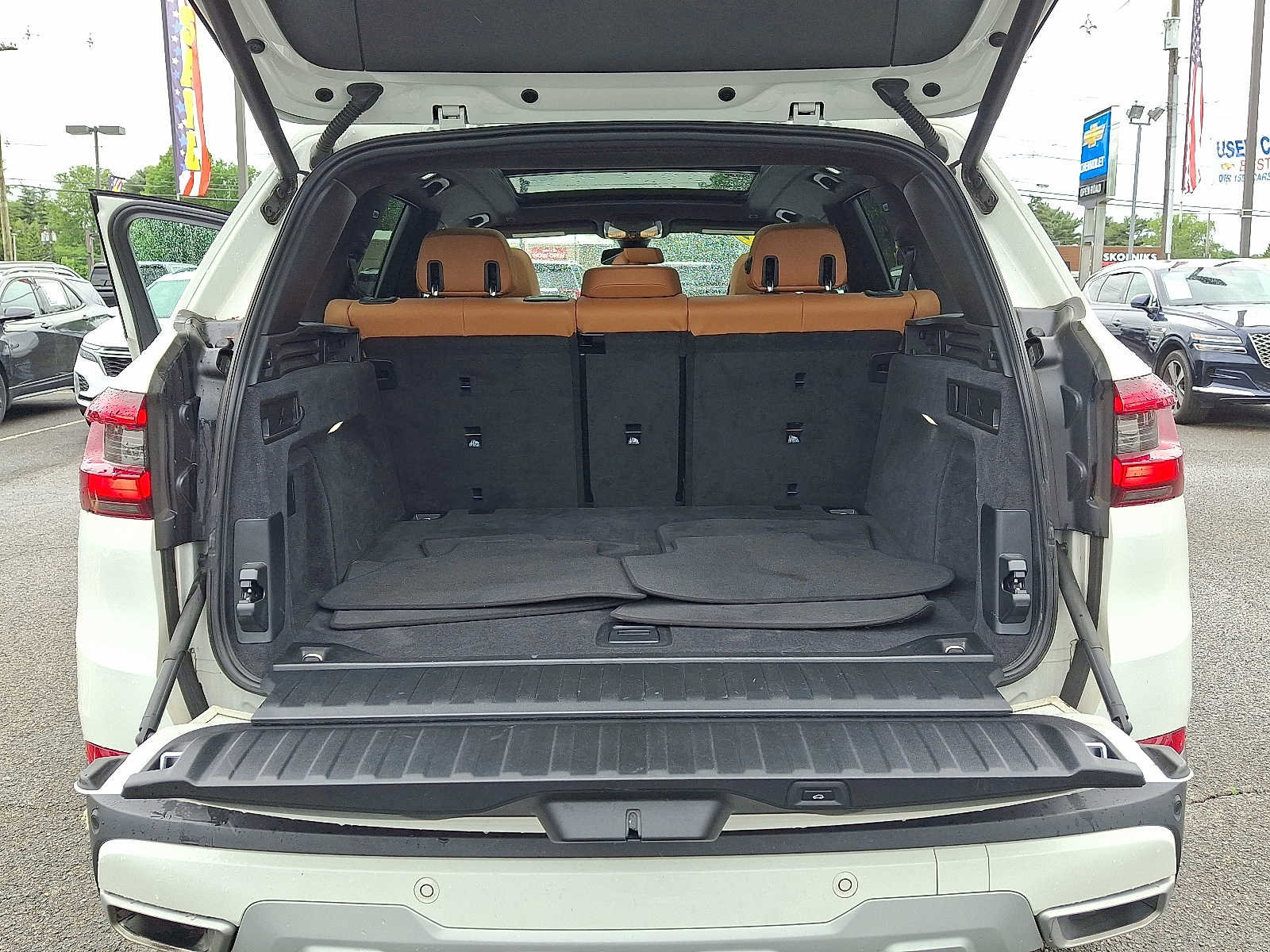 Used 2022 BMW X5 xDrive40i w/ Parking Assistance Package AWD/4WD image 29