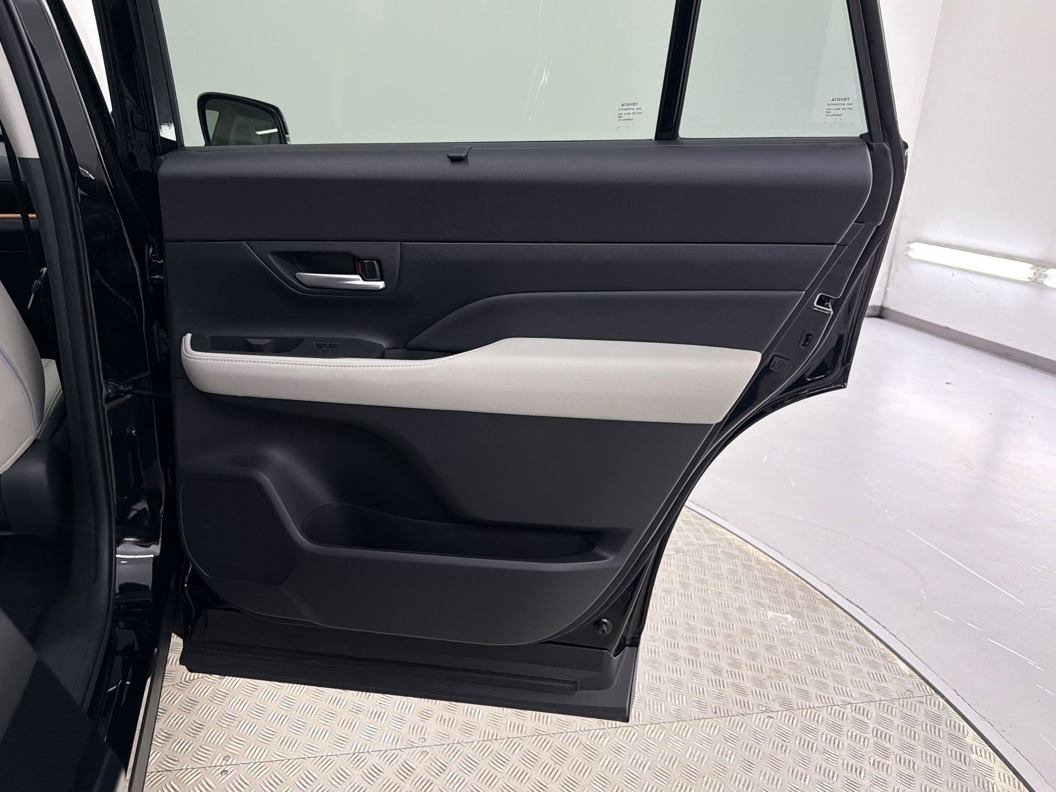 Used 2024 Toyota Grand Highlander Platinum image 34