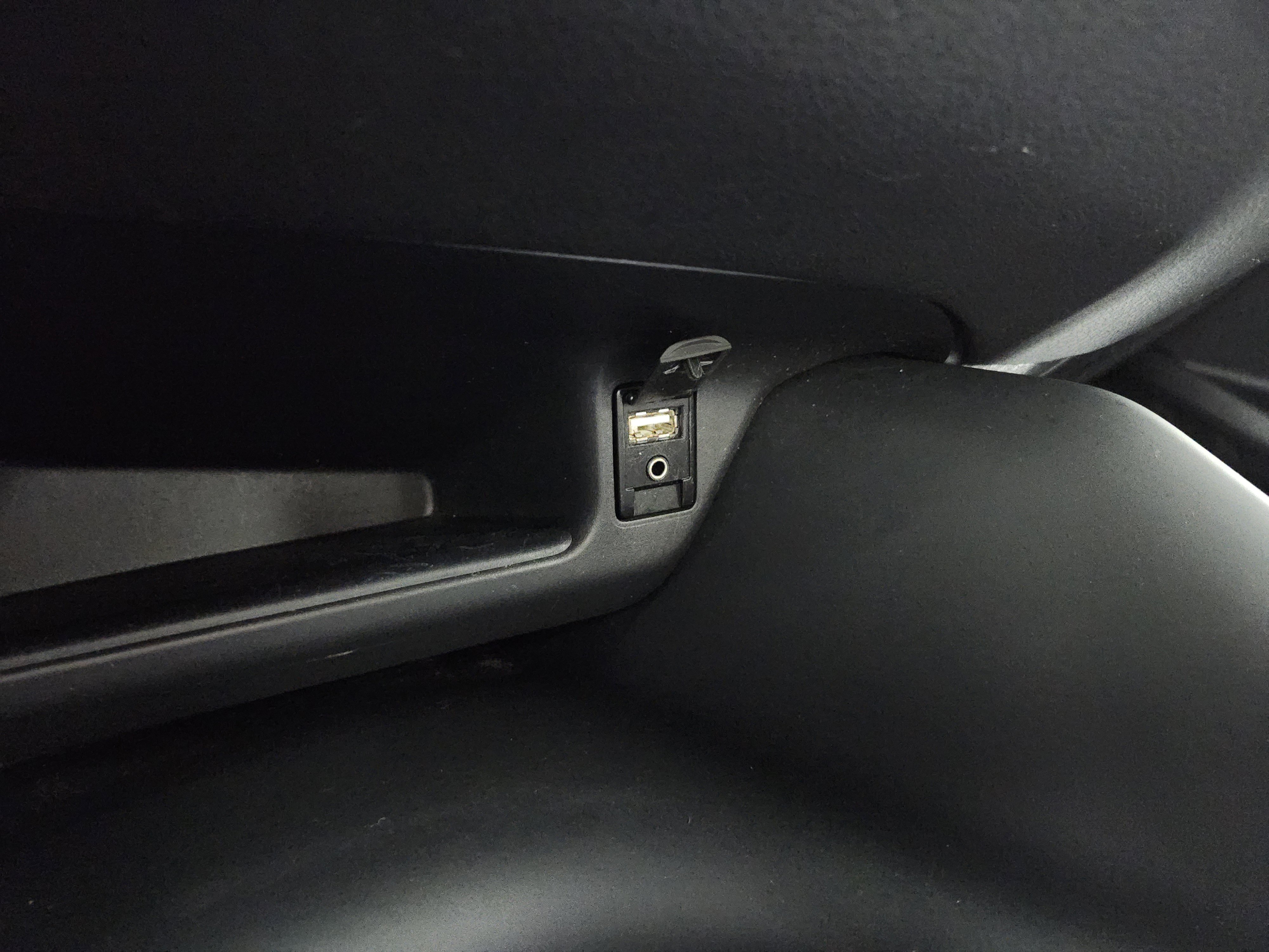 Used 2019 Toyota C-HR LE image 7