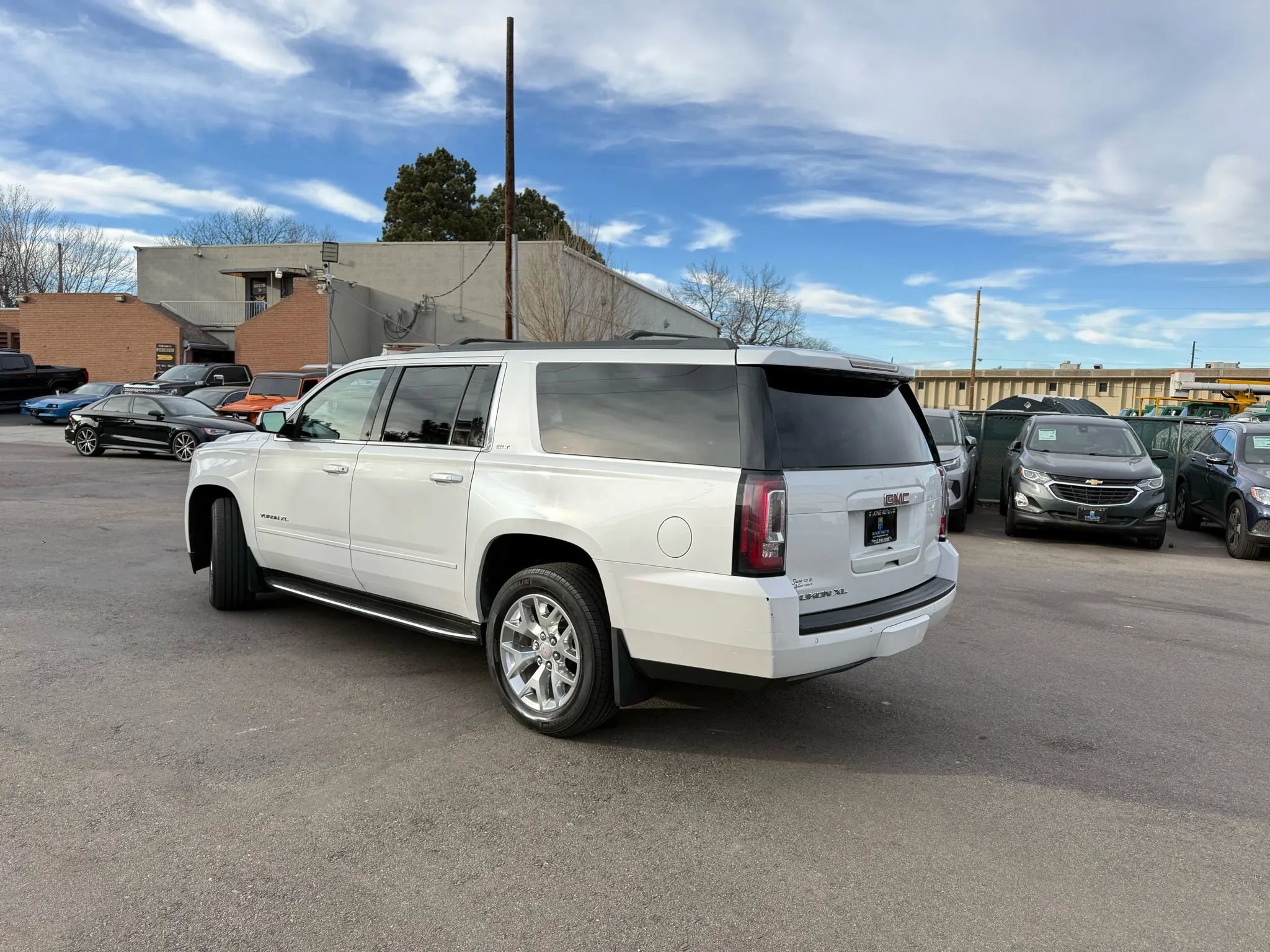 Used 2017 GMC Yukon XL SLT w/ Open Road Package image 4