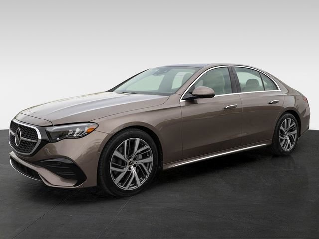 Used 2025 Mercedes-Benz E 350 4MATIC Sedan image 4
