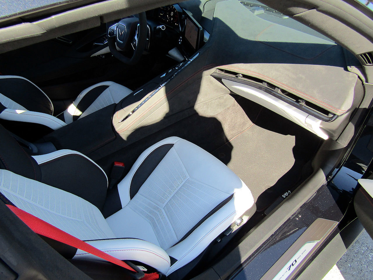 Used 2023 Chevrolet Corvette Stingray Premium Conv w/ Z51 Performance Package image 13