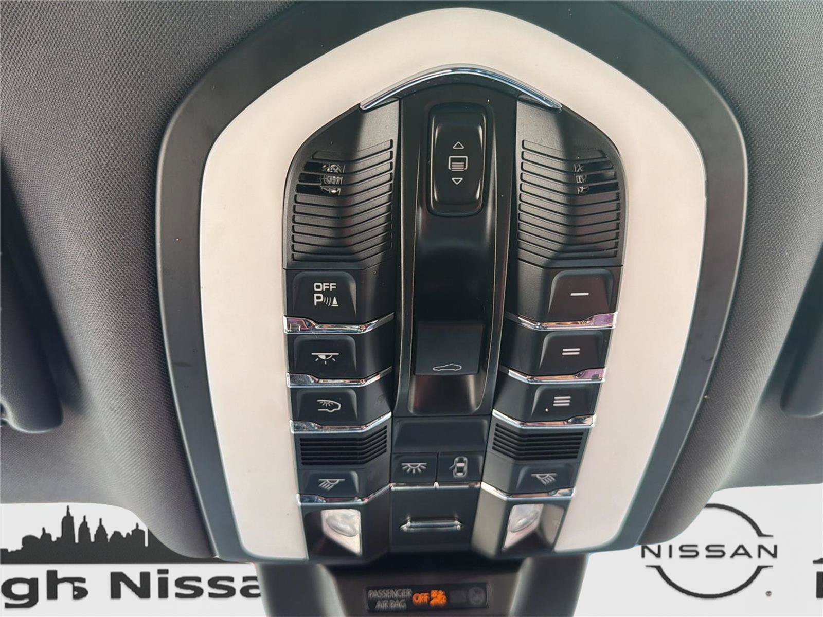 Used 2023 Porsche Macan Turbo AWD/4WD image 19