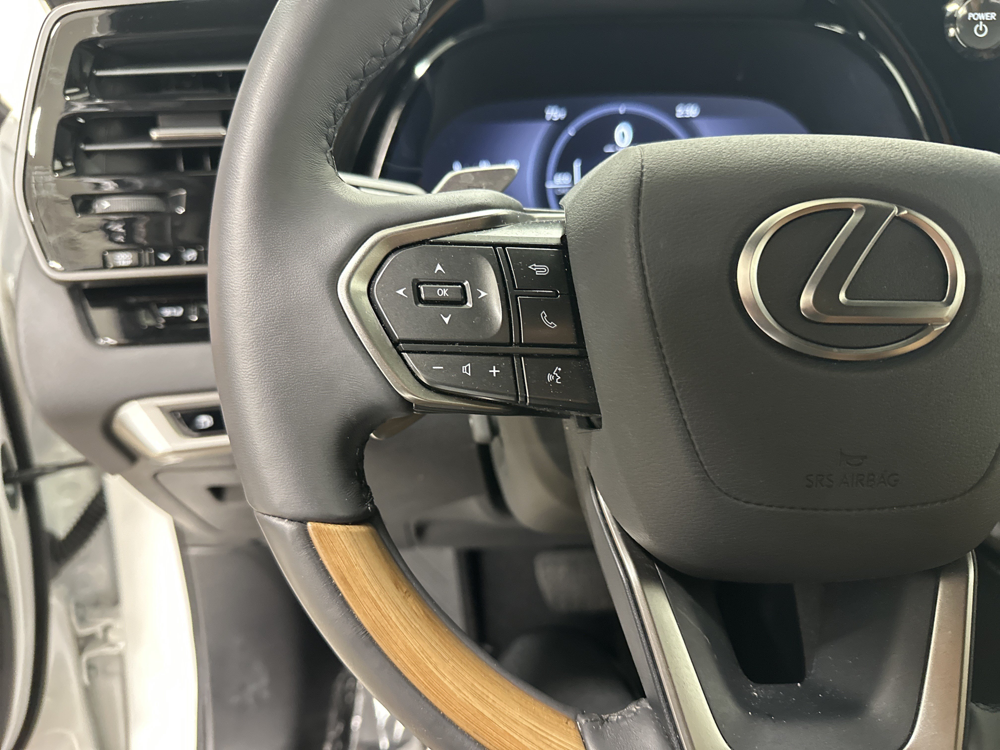 Certified 2025 Lexus RX 350h w/ Accessory Package (Z1) AWD/4WD image 19