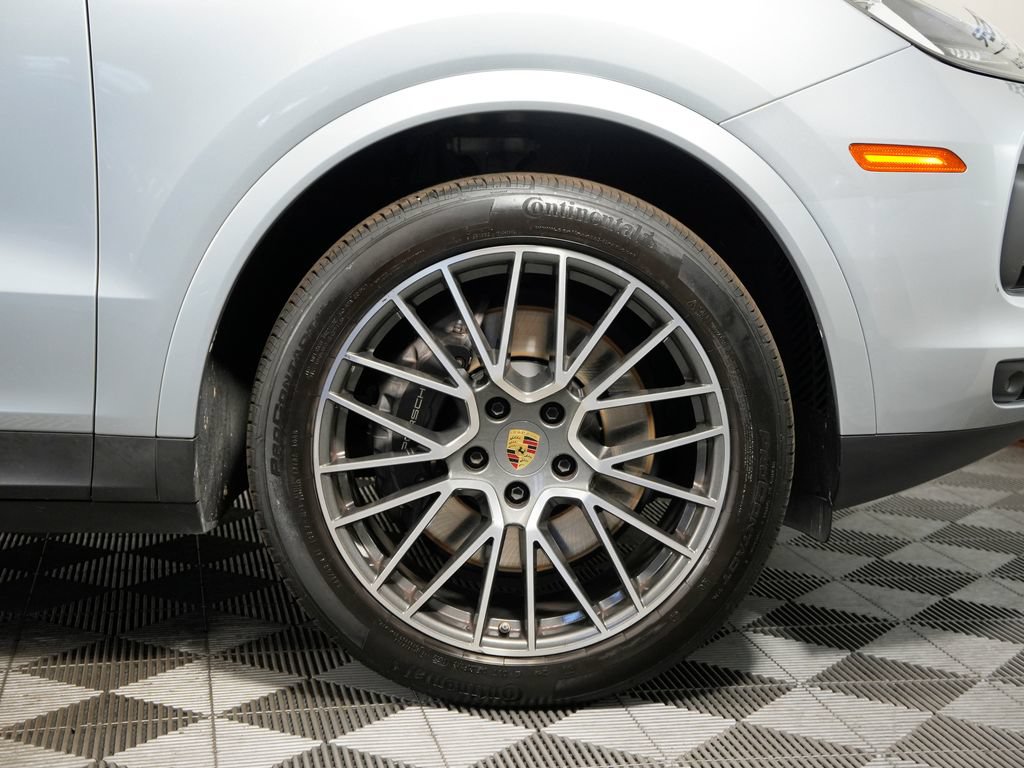 Certified 2023 Porsche Cayenne AWD/4WD image 16