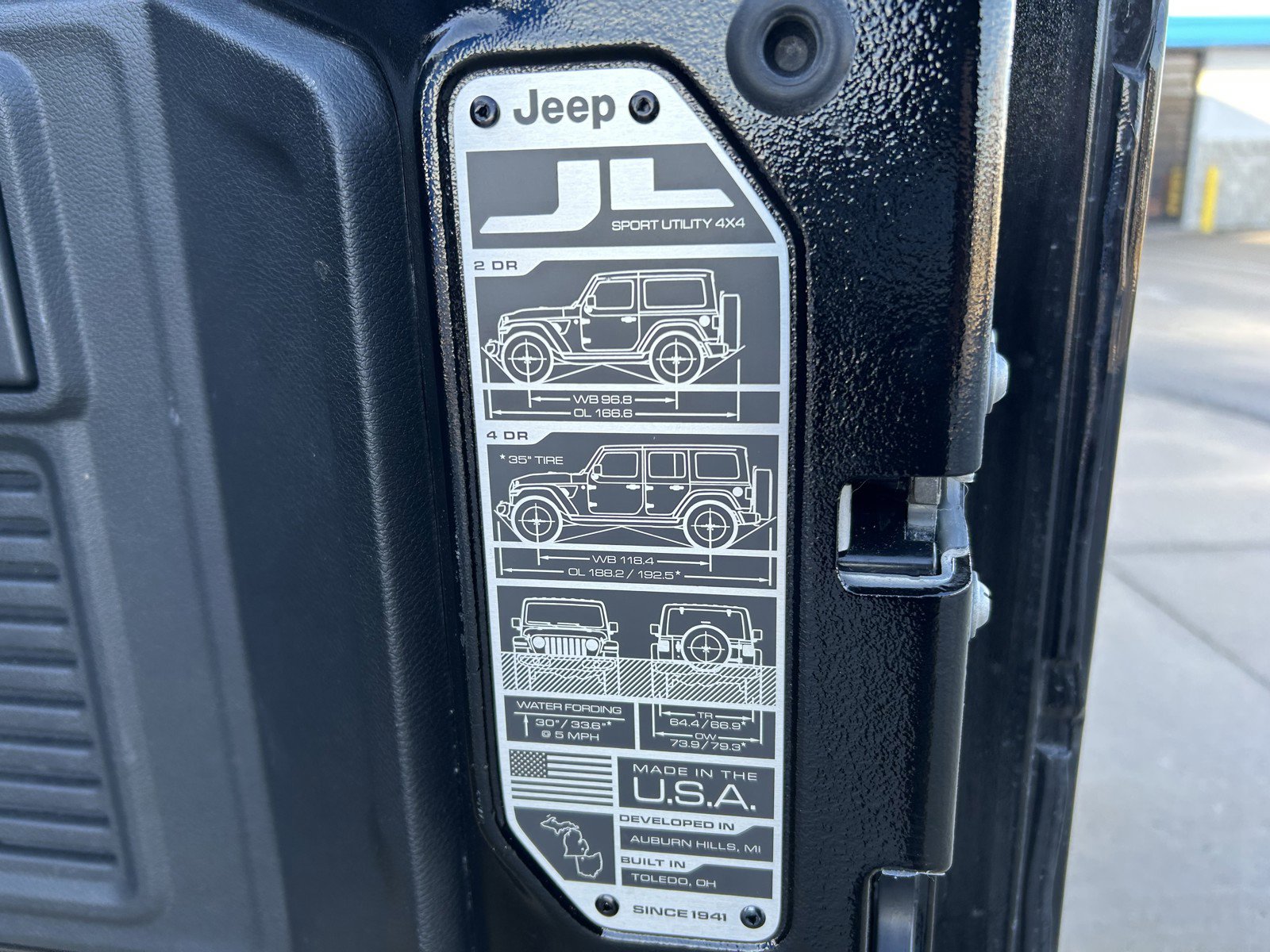 Used 2022 Jeep Wrangler Unlimited Sahara w/ Cold Weather Group image 15