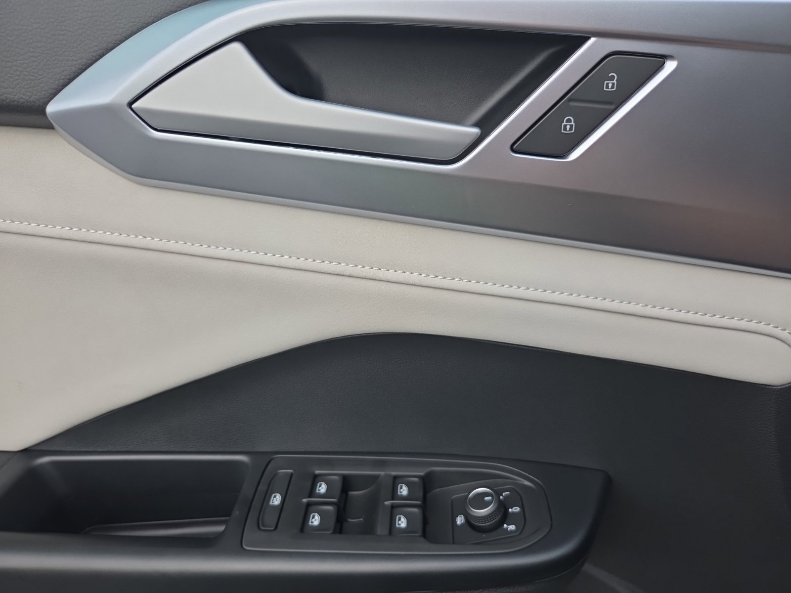 New 2027 Volkswagen Taos SE AWD/4WD image 21