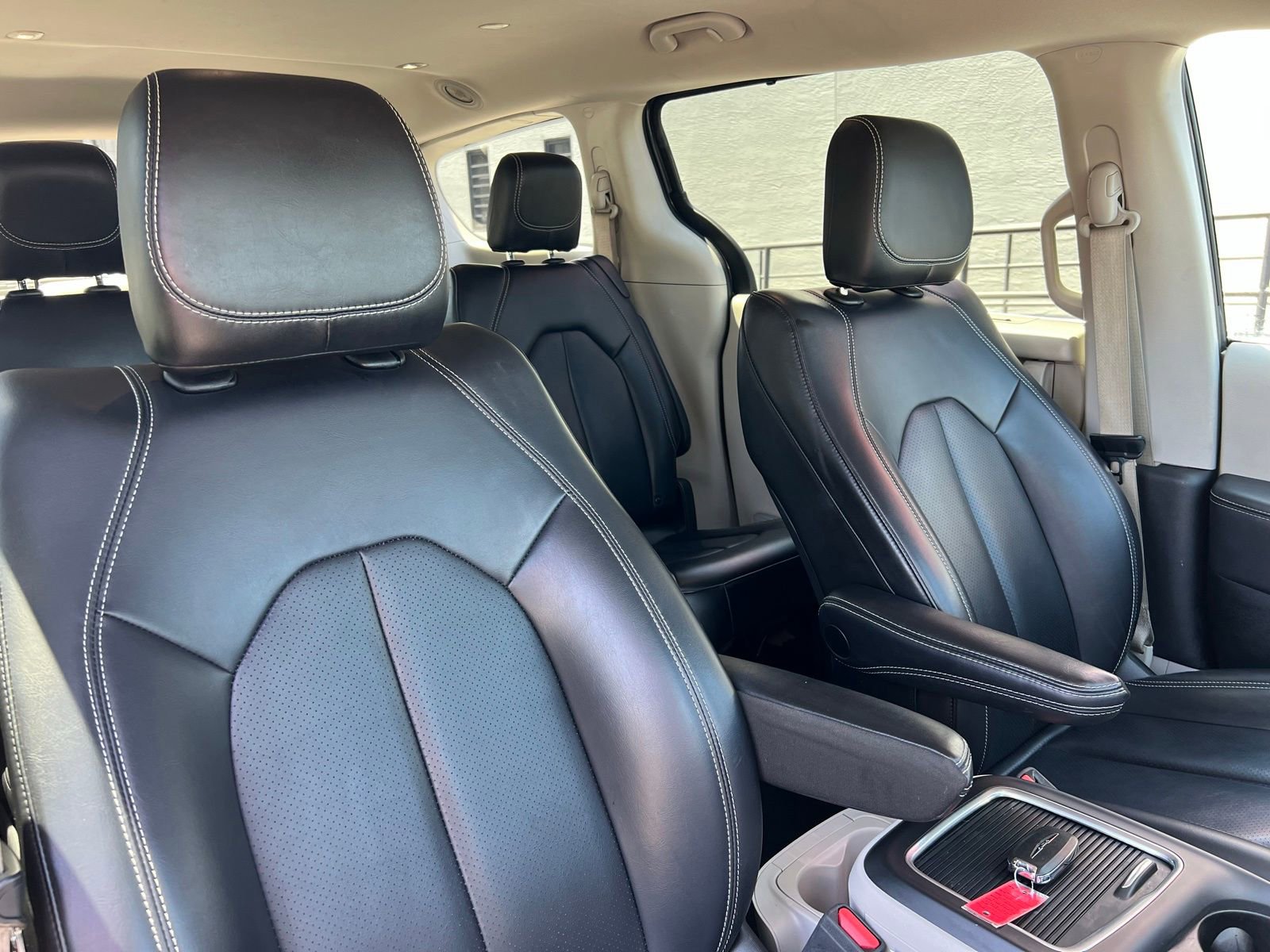 Used 2023 Chrysler Pacifica Touring-L image 61
