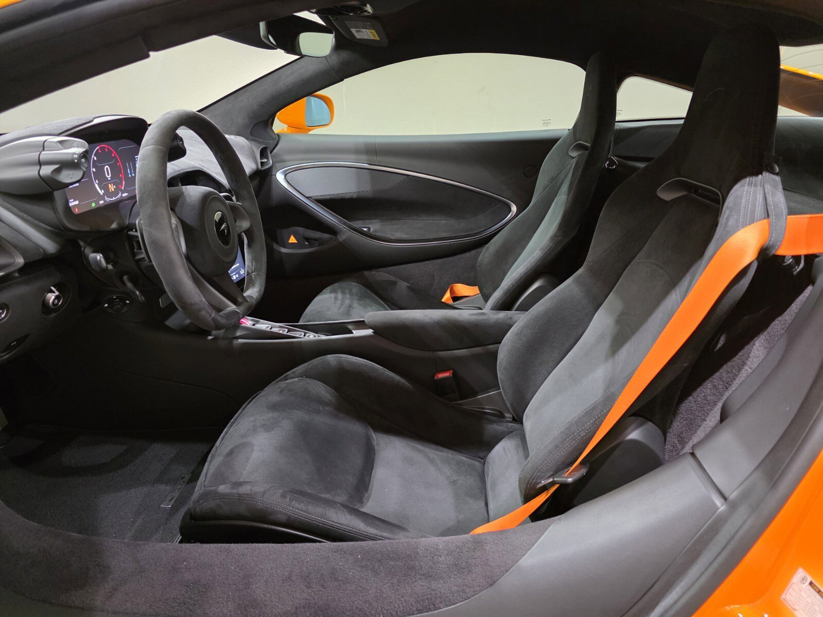 Used 2023 McLaren Artura image 6