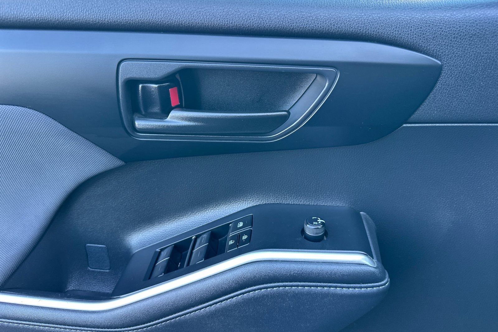 Used 2023 Toyota Highlander LE w/ Protection Package #3 (TMS) image 11