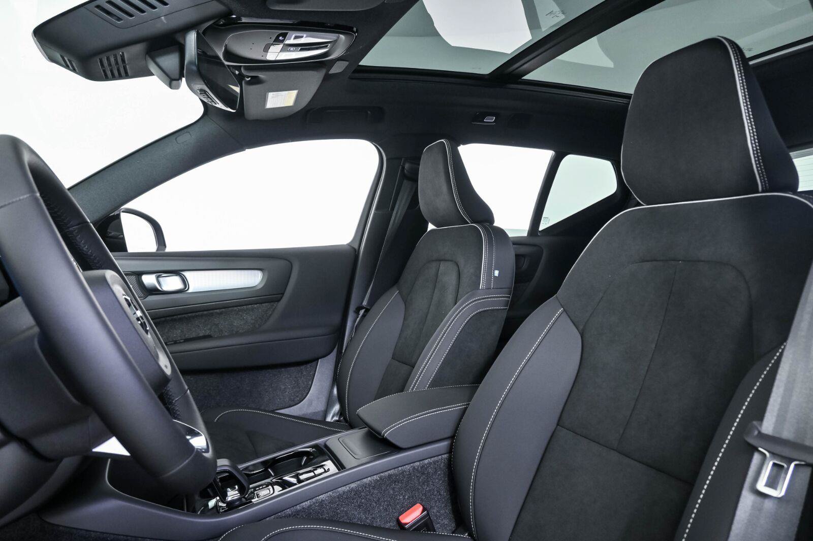 New 2026 Volvo XC40 B5 Ultra w/ Protection Package Premier AWD/4WD image 5