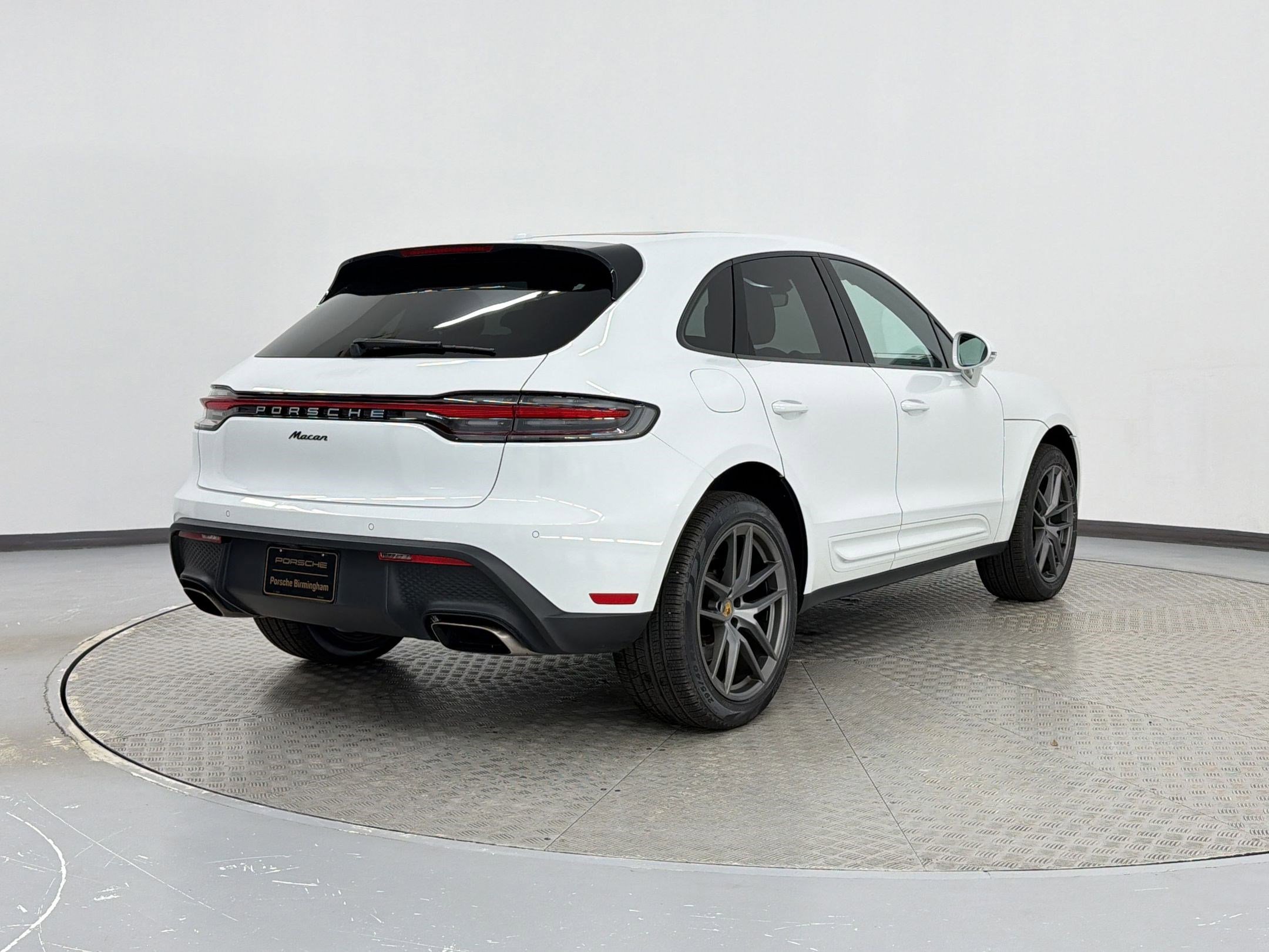 Used 2022 Porsche Macan image 9