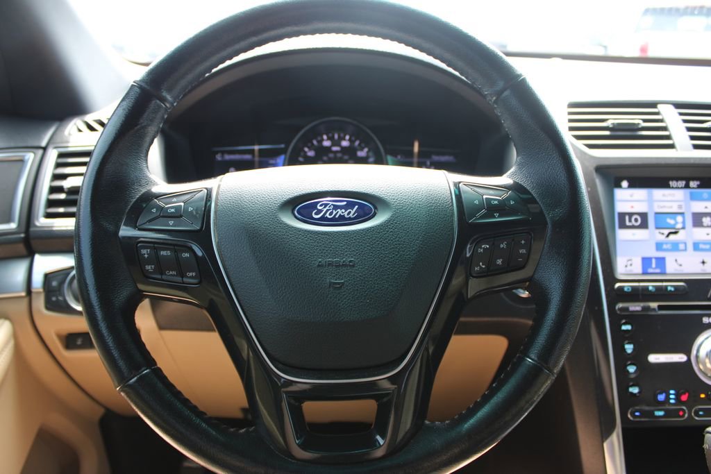 Used 2017 Ford Explorer Limited w/ Equipment Group 301A FWD image 38