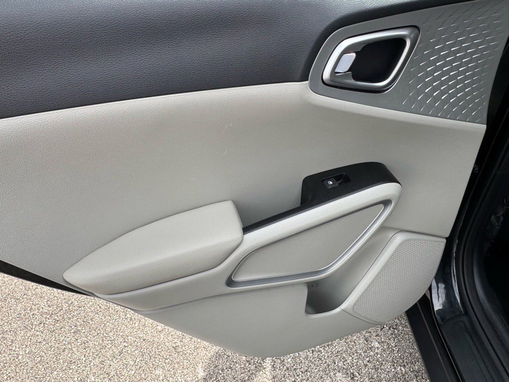 Used 2023 Kia Soul LX w/ LX Technology Package image 32