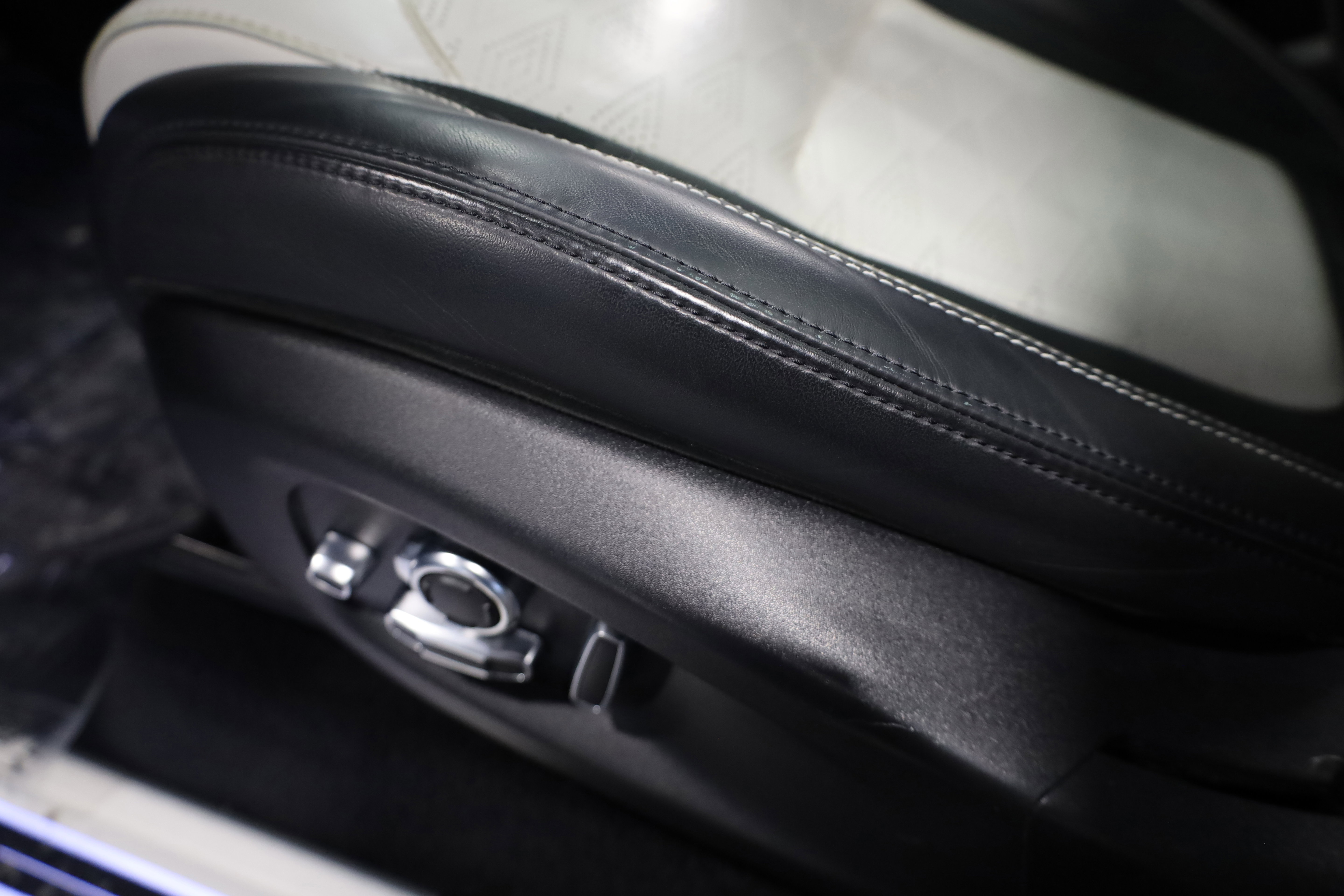Used 2022 Land Rover Range Rover Sport SVR Carbon Edition image 15